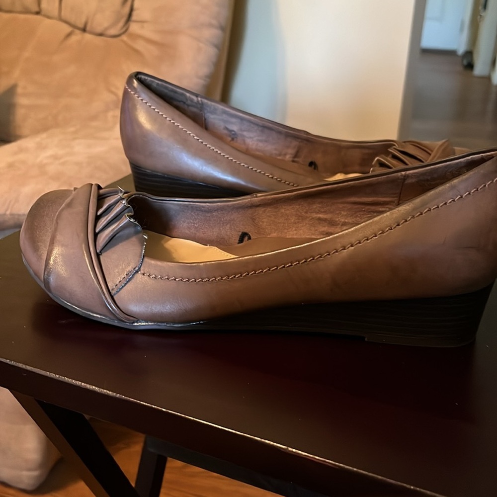 Shoes - Picture 3 of 7